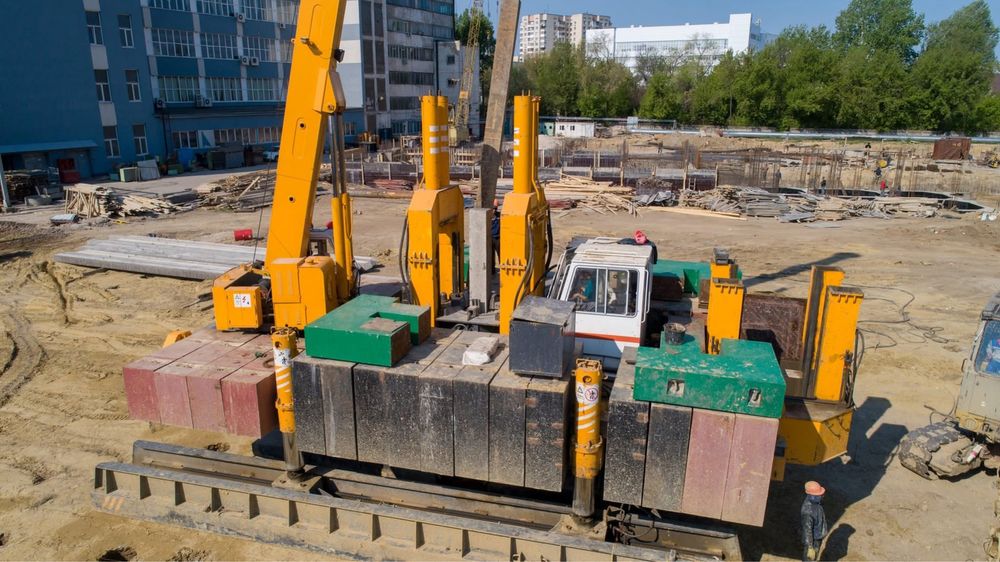 Вдавлювання паль / свай