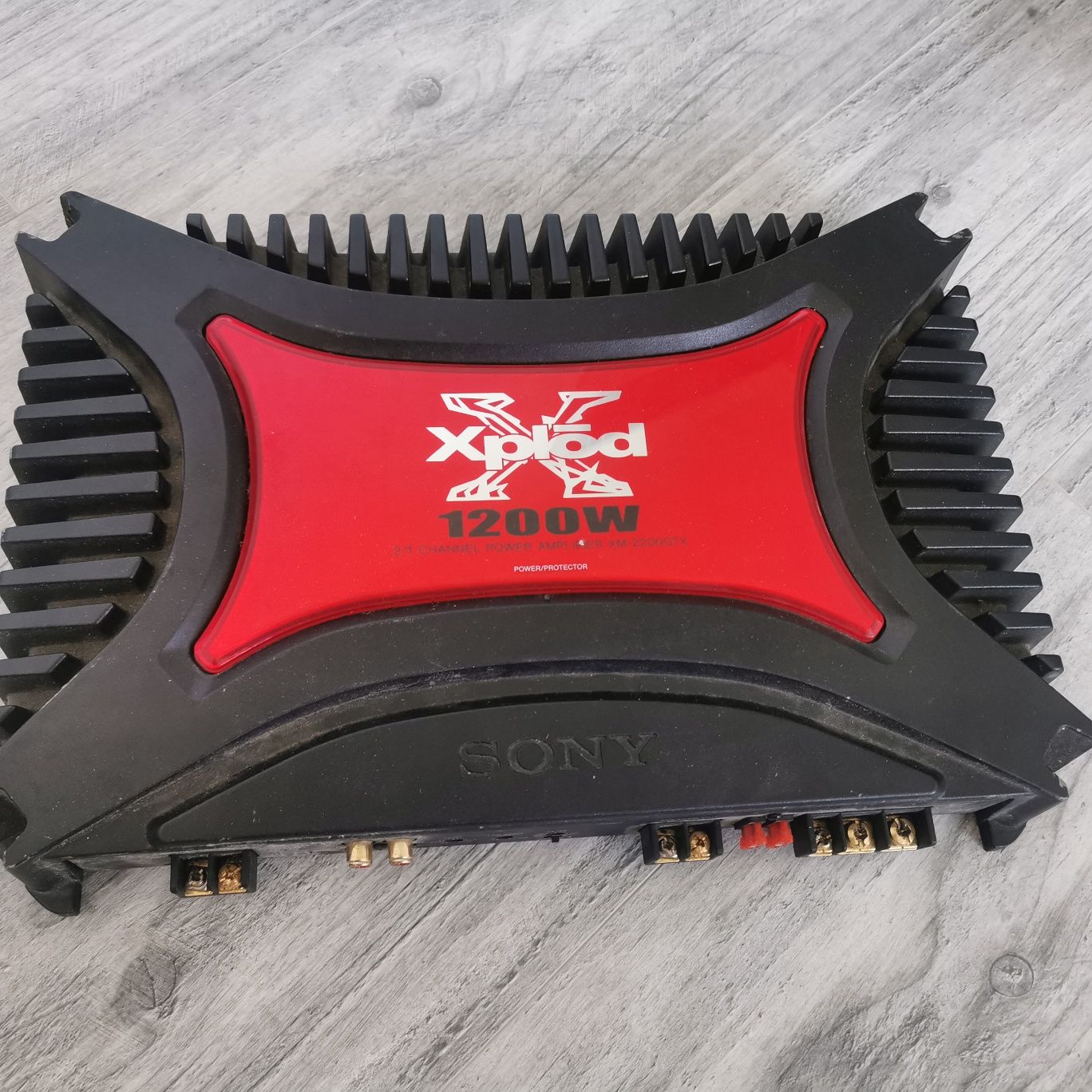 Sprzedam zestaw wzmacniacz, radio i subwoofer