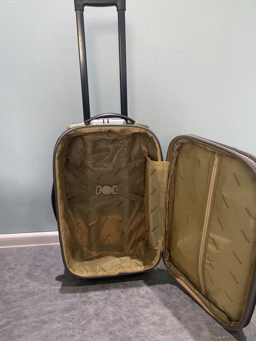 Валіза на колесах