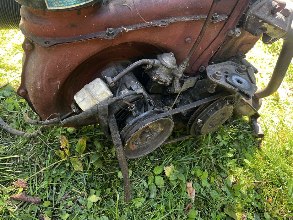 Silnik z fiata 126p (maluch) wraz ze skrzynią biegów i osprzętem.