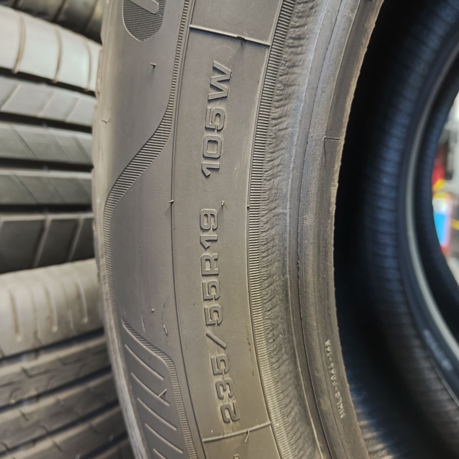 235/55/19 XL Sprzedam parę opon całorocznych Goodyear