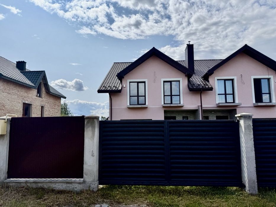 Продаж котеджу з початковим ремонтом в Зимній Воді