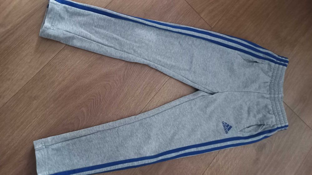 Spodnie dresy dla chłopca Adidas szare r.140