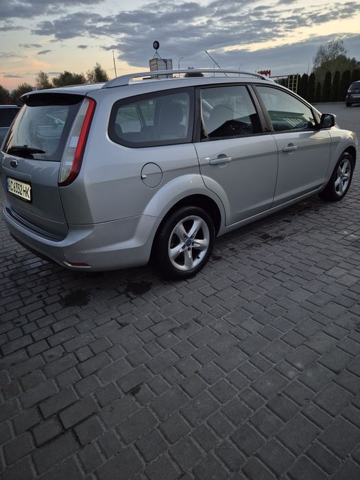 Продам ford focus 2010р 1.6 бензин