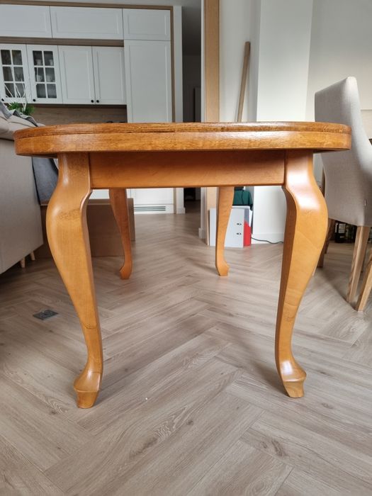 Zestaw drewnianych mebli