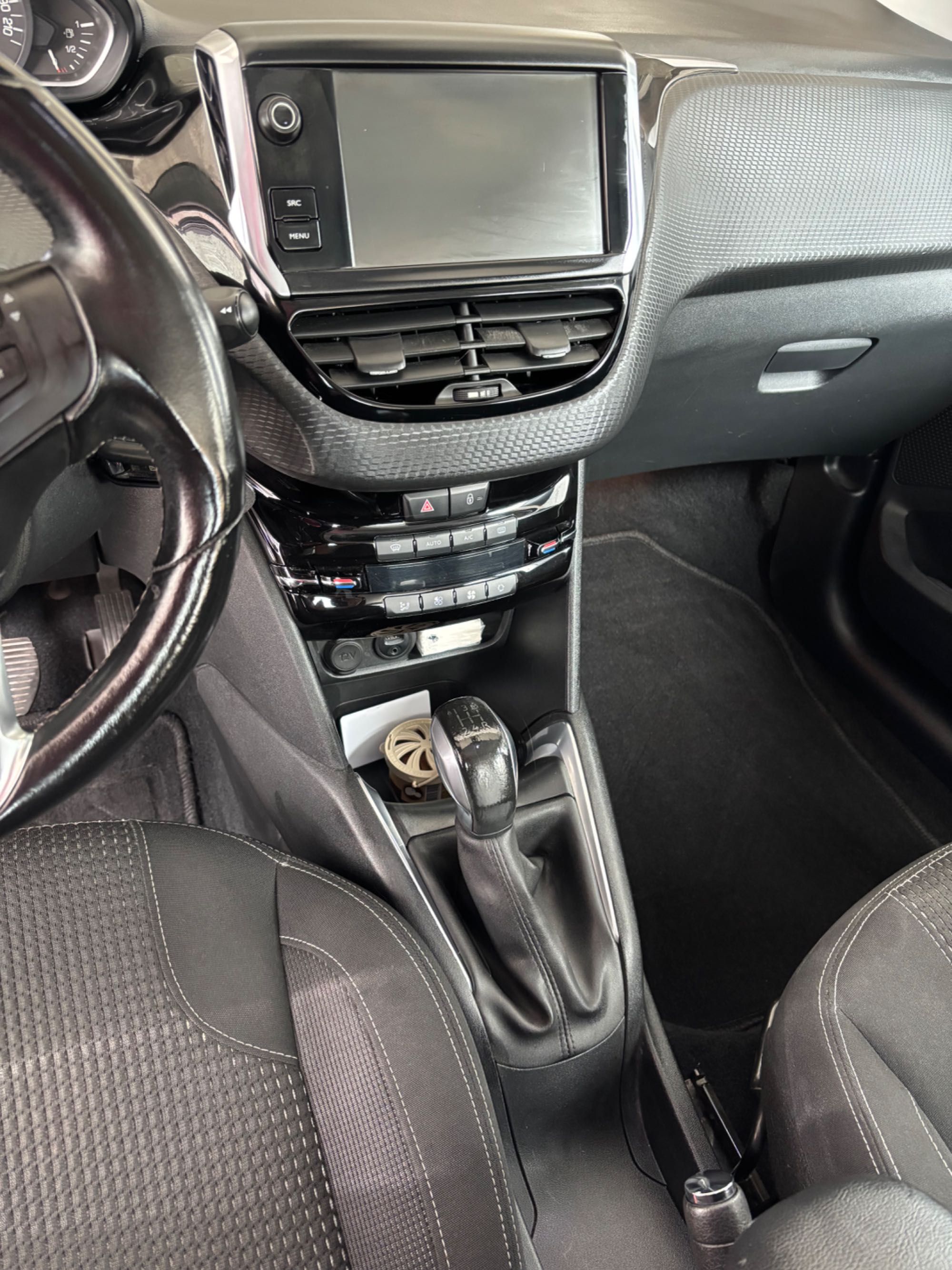 Peugeot 208 puretech allure 2016 1.2 - manual - 131680km - 2 Donos