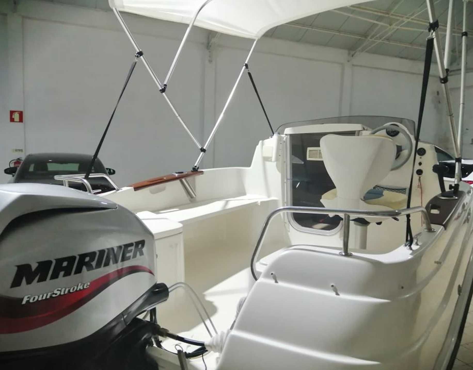 Barco Quicksilver Cabin 430 com Motor 40 HP