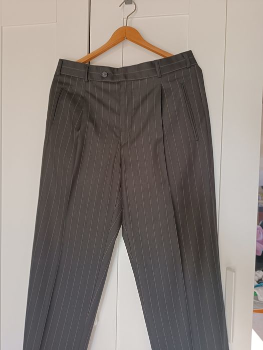 Garnitur męski brązowy w paski - r. 182/100/86 + koszula i krawaty