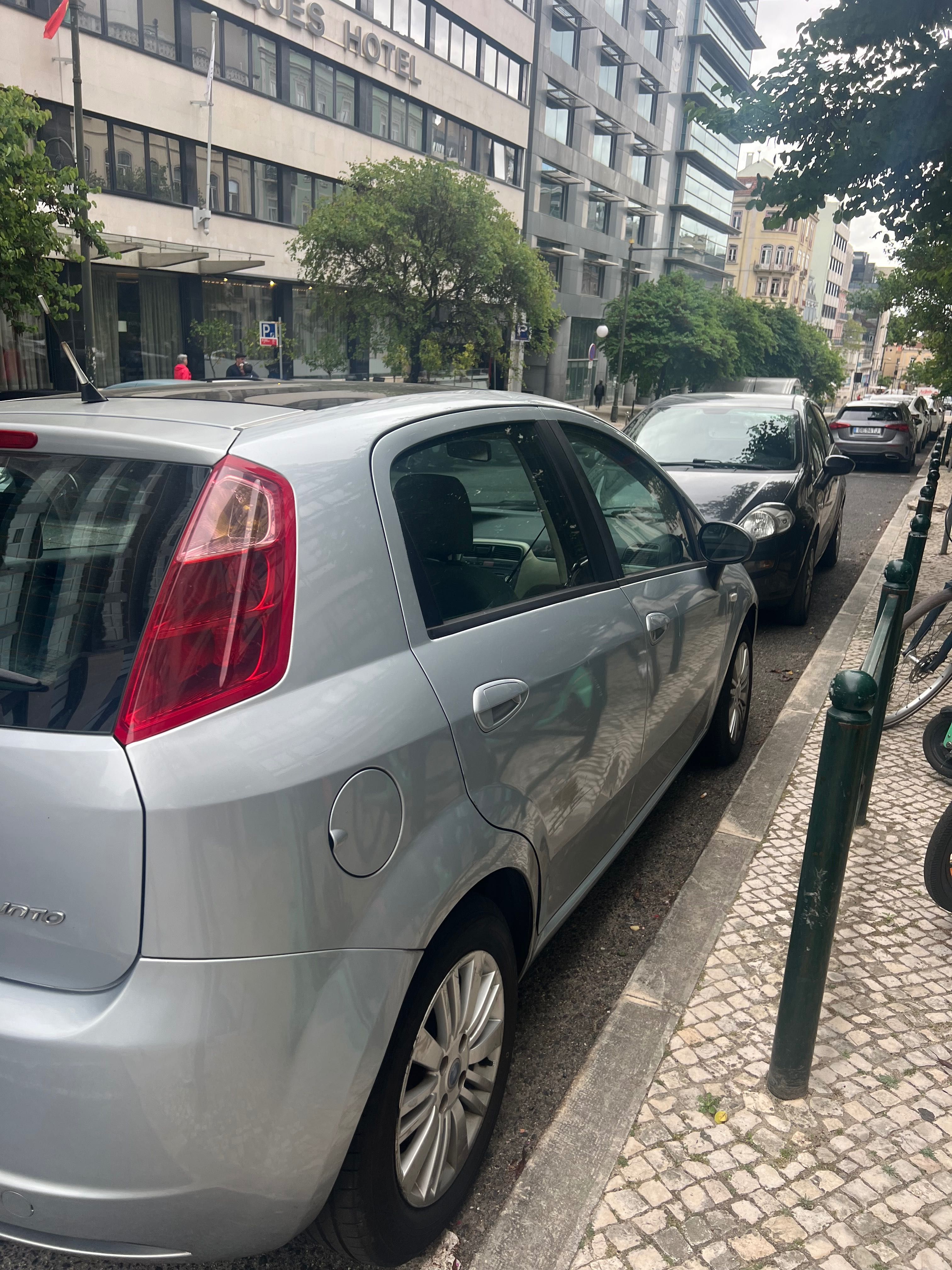 Fiat Punto Cinzento