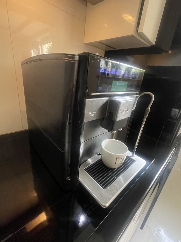 Siemens EQ6 plus seria 7 ,Dark inox , dotyk  , Podświetla filizankę