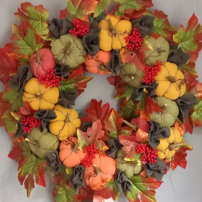 Piękny ręcznie wykonany wianek.