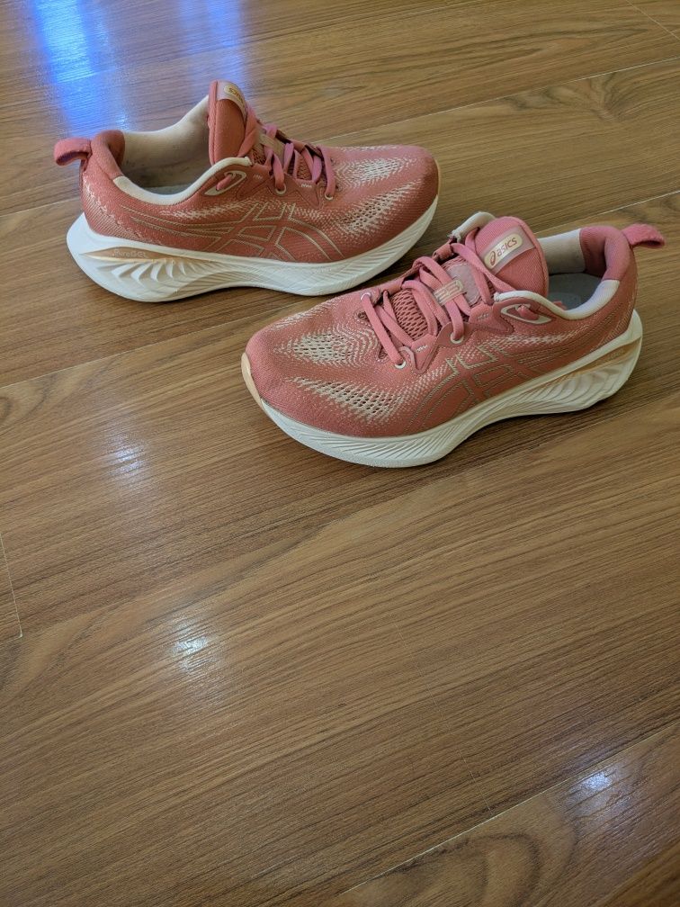 Кросівки жіночі ASICS GEL-CUMULUS