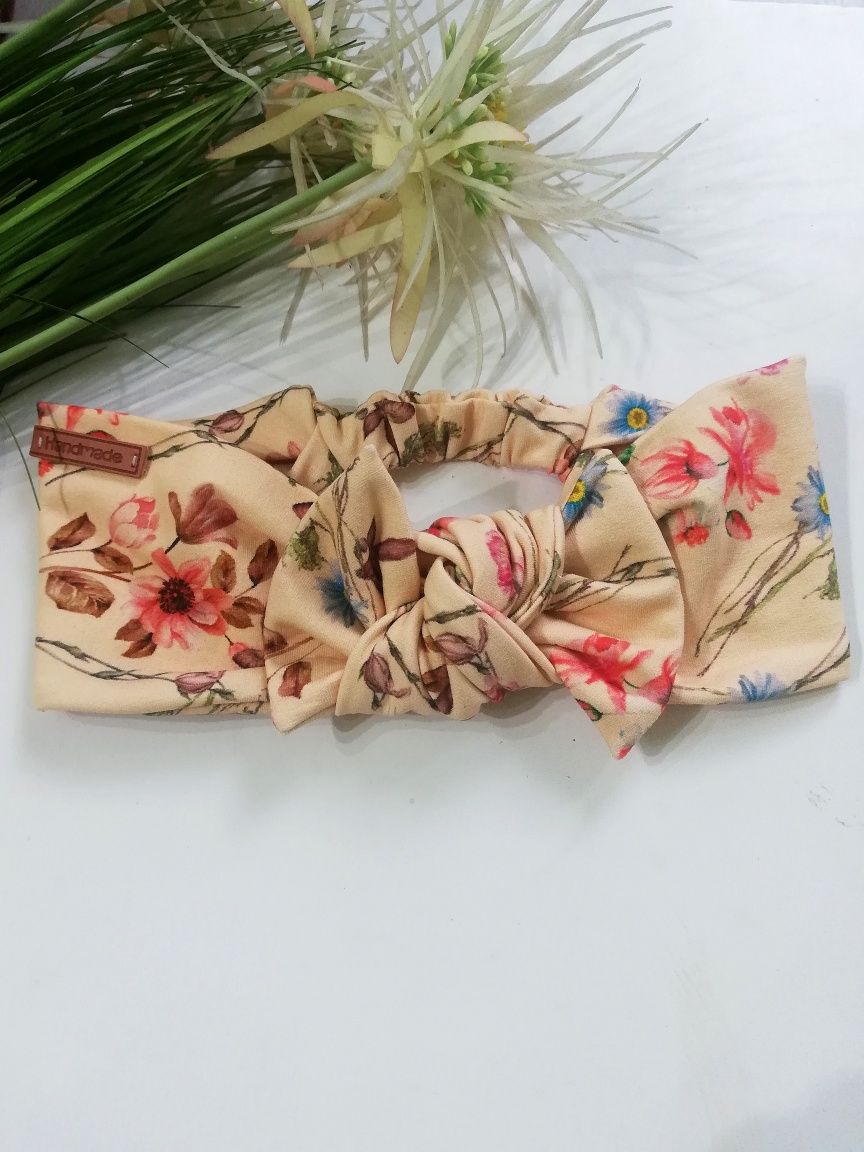 Opaska z gumką brzoskwiniowa łąka handmade