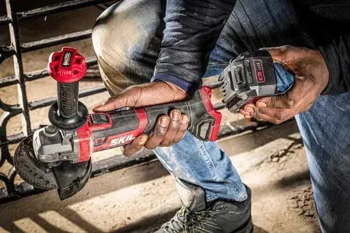 Акумуляторна кутова шліфмашина SKIL 3930 CB XP (125 мм, 20 В, 4,0 Ah)