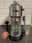 Ekspres do kawy kolbowy DELONGHI