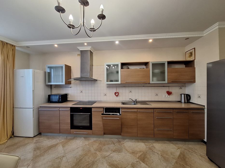 3-кімнатна 108 м УКОМПЛЕКТОВАНА меблями та технікою на К.шляху 1Д