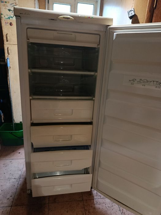 Продам морозильну камеру