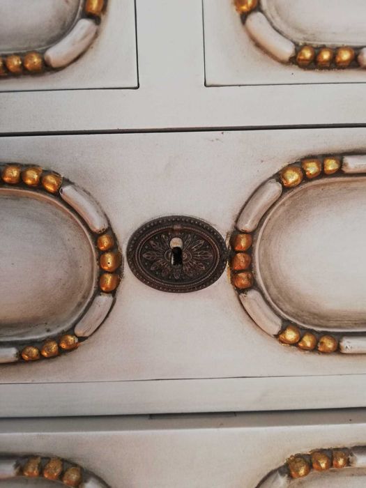 Cómoda de madeira estilo Louis XV