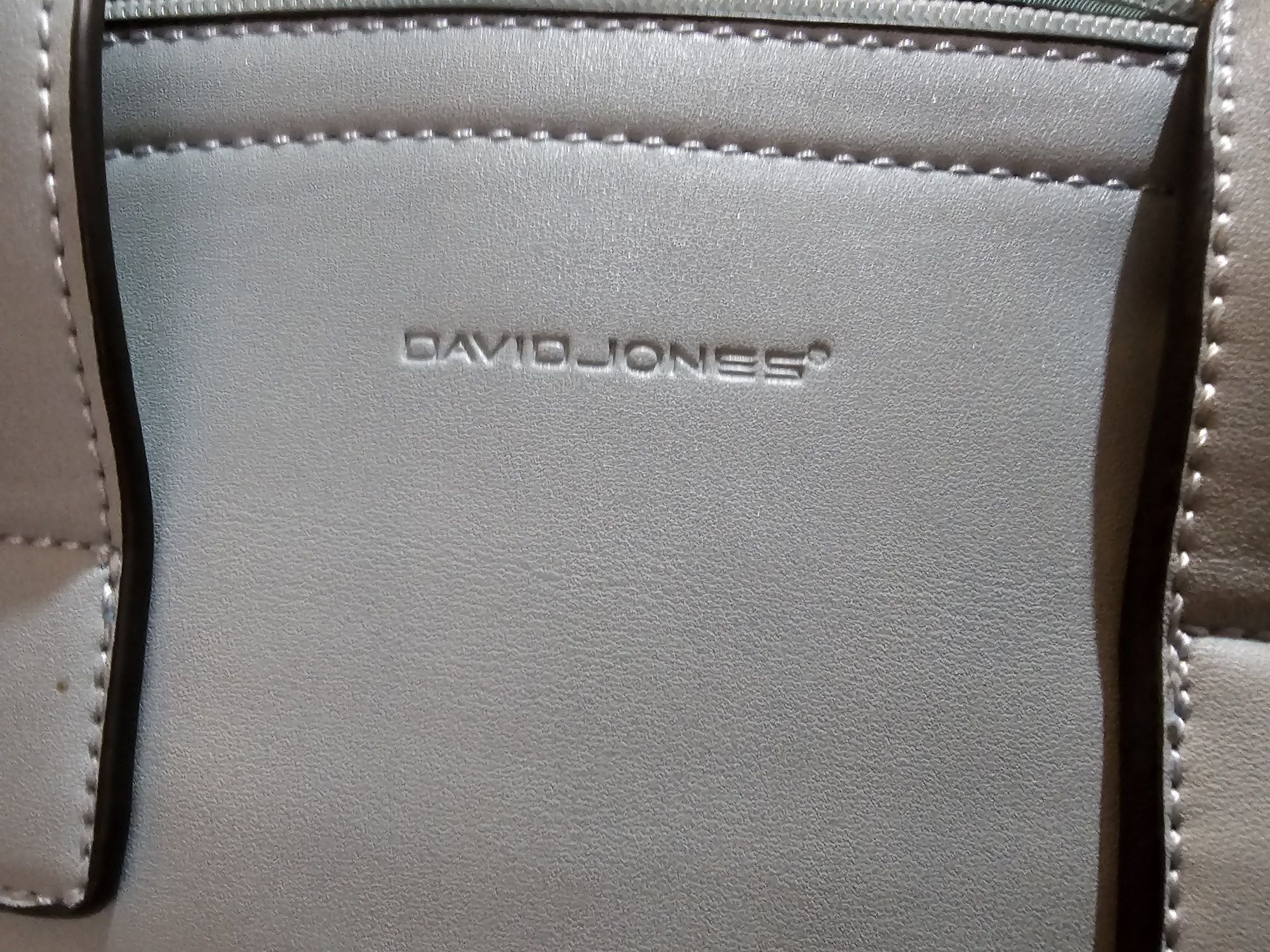 Torebka kuferkowa marki David Jones