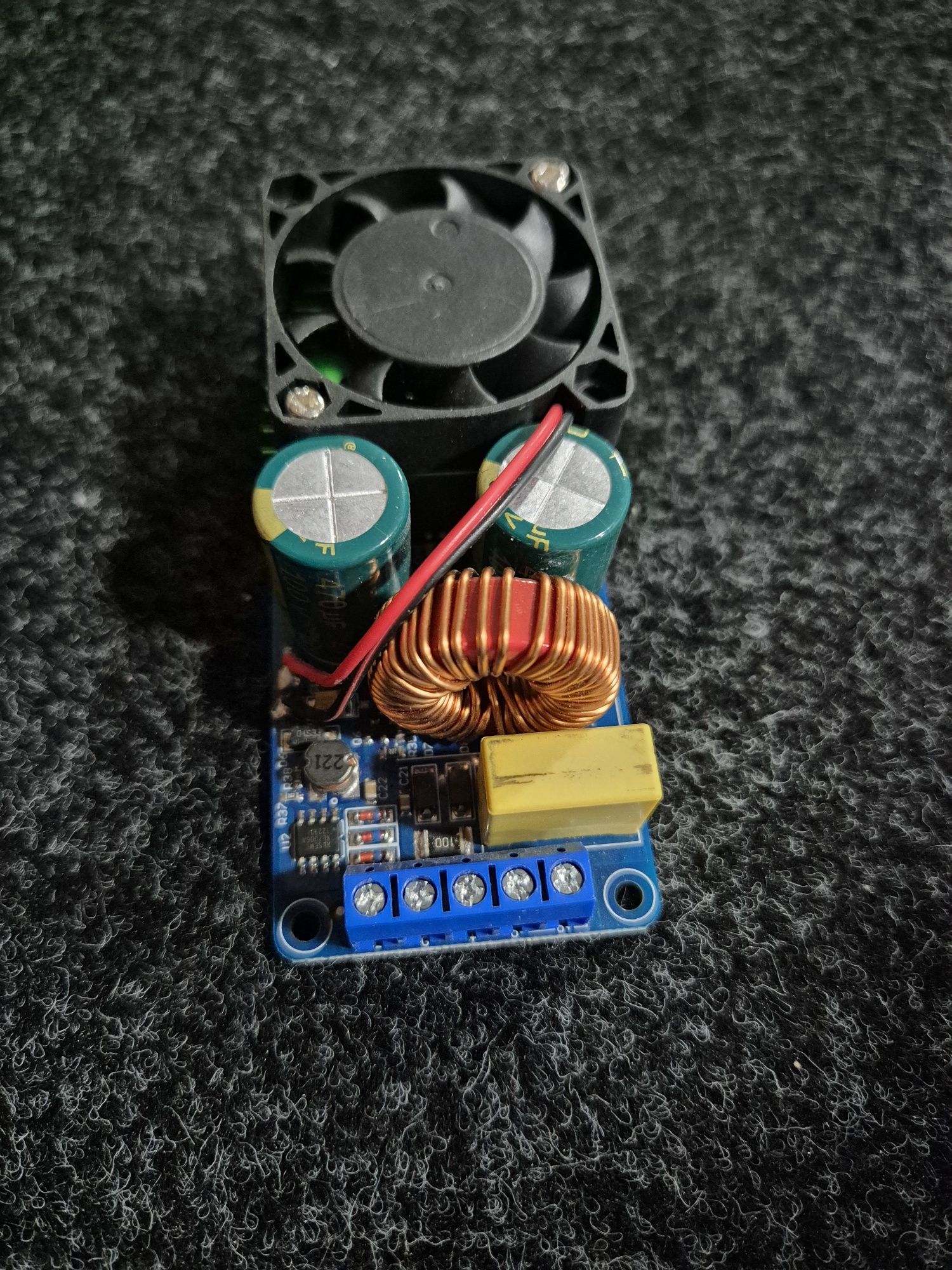 Amplificador de áudio digital mono classe D