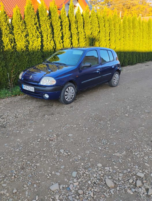 Renault Clio 1.2 w benzynie  . Klimatyzacja, wspomaganie kierownicy .