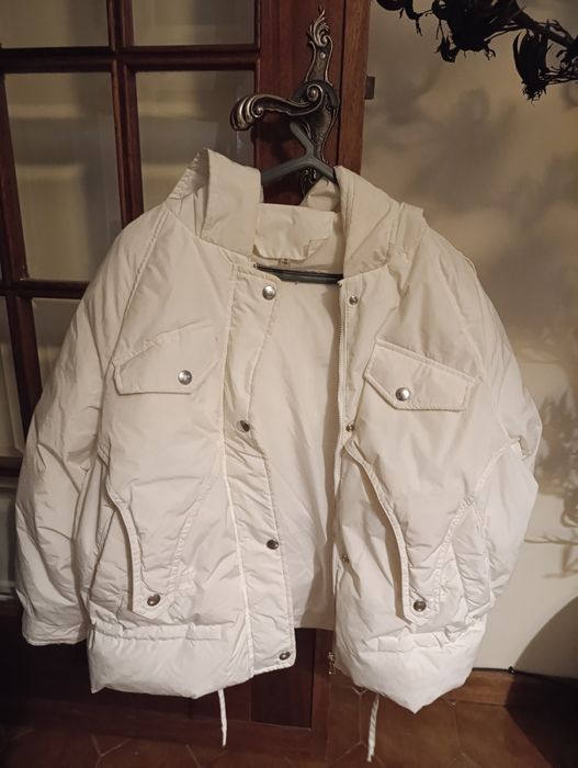 Colcha dupla face com duas almofadas cheias e um lençol de elástico