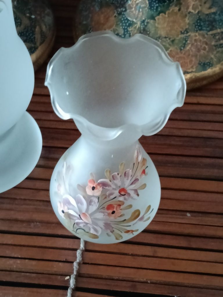 Duas belas jarras ou outros de vidro fosco/ areado