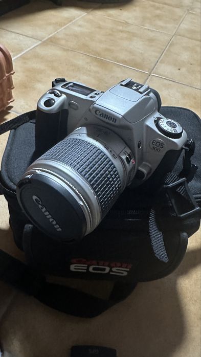 Lote de artigos eletronicos (telemoveis antigos, vcr, maq foto, etc)