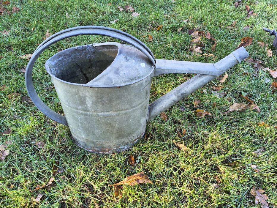 Zabytkowa przedwojenna poniemiecka konewka ocynk sprawna