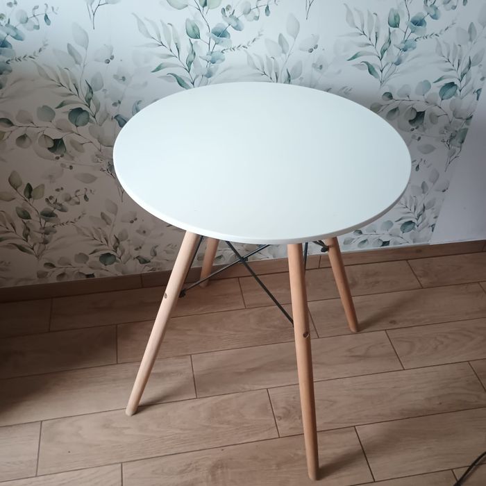 Stół okrągły w stylu skandynawskim