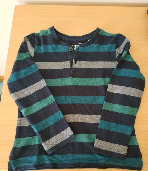 Pólo de criança usado mas em muito bom estado