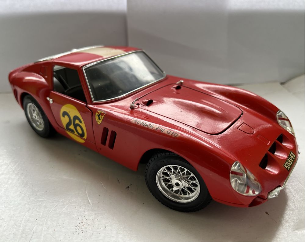 Model samochodu w skali 1:18 Ferrari 250 GTO Bburago Burago