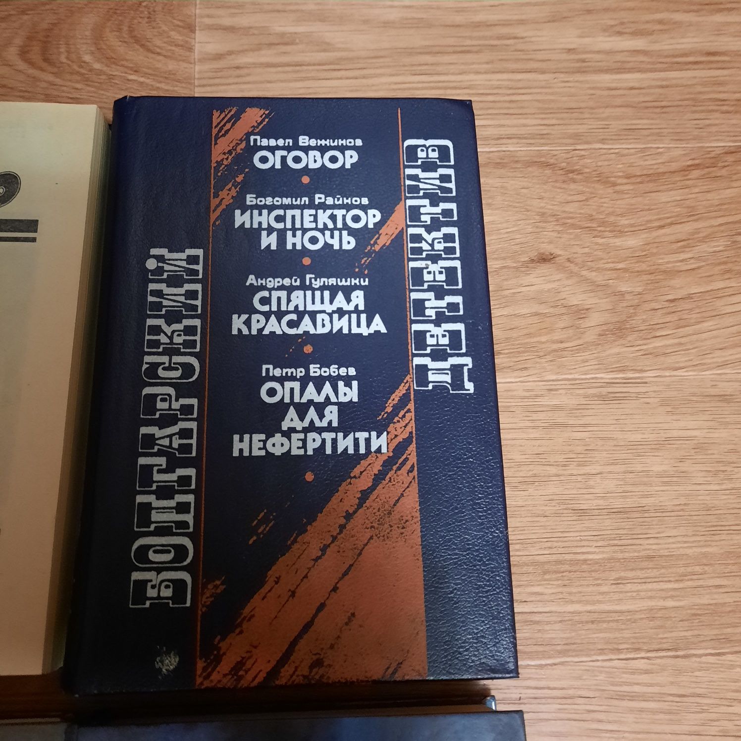 Продам.   книги.