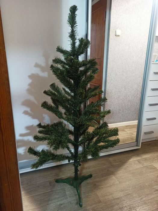 Продам симпатичную искусственную ёлку