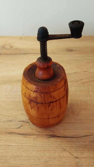 młynek do pieprzu drewniany
