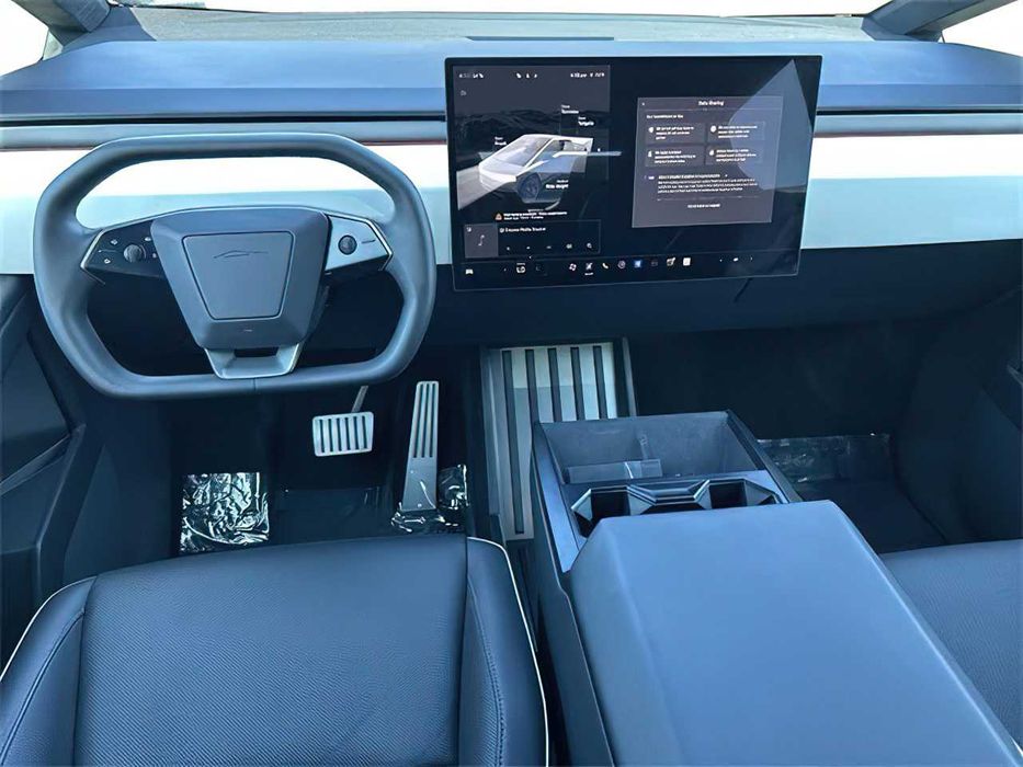 Tesla Cybertruck Crew Cab      2024