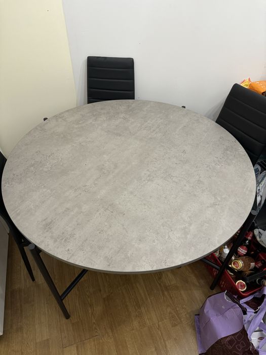 Okrągły stół do jadalni