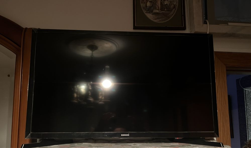 Tv samsung 32’ polegas em otimo estado com comando
