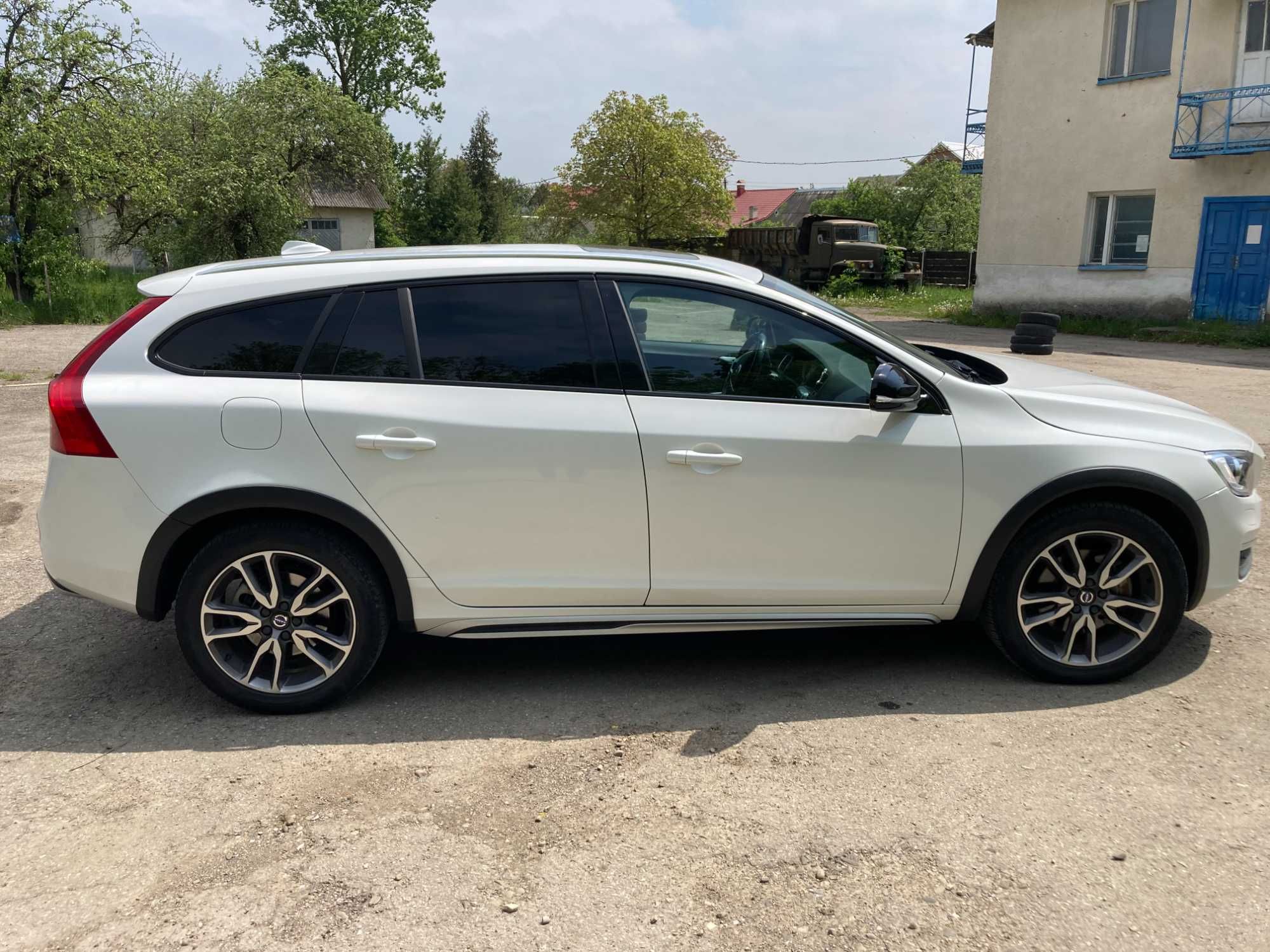 VOLVO V60 Cross-country