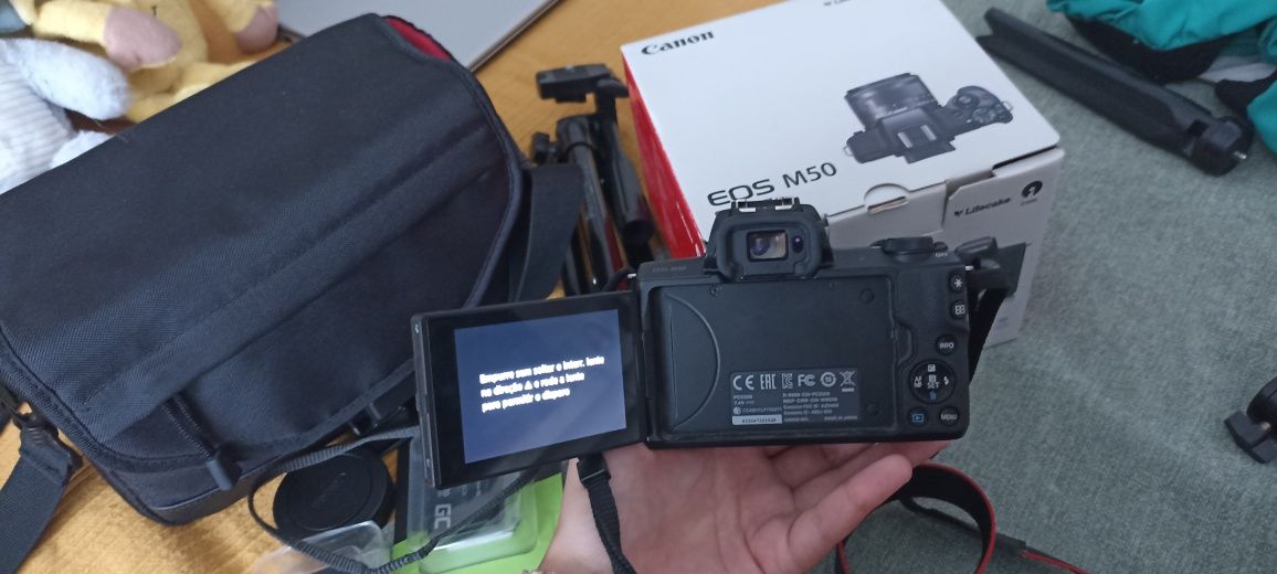Câmara Canon m50