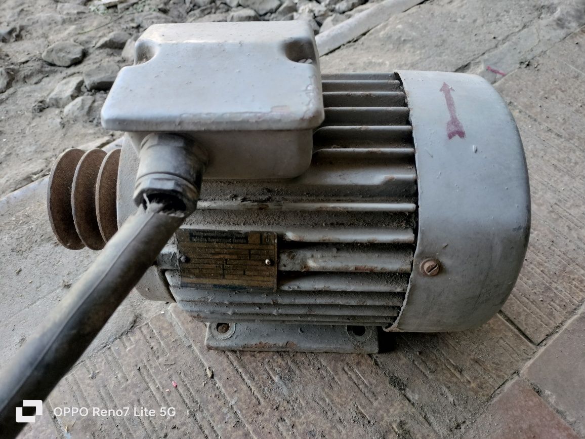 Silnik 0,7 kW trzyfazowy