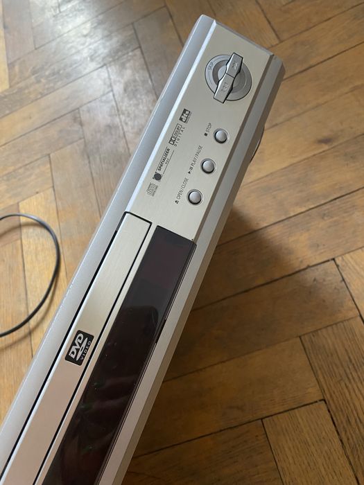 Dvd samsung M105 stan wizualny dobry bez pilota sprawny srebrny czarny