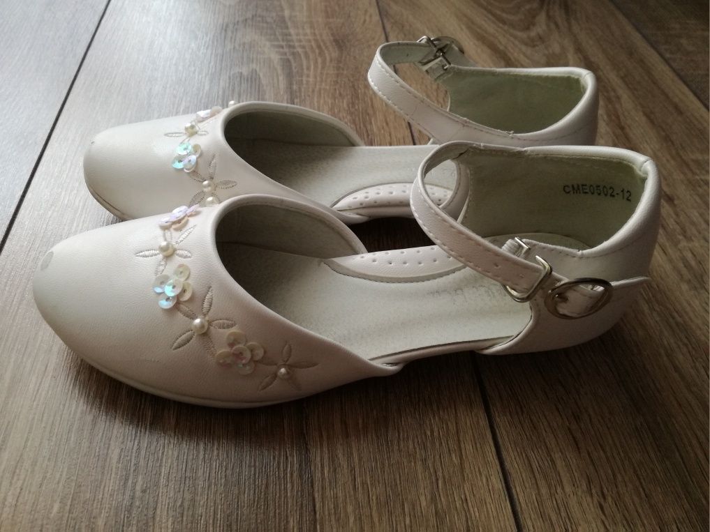 Białe buty komunijne dziewczęce, długość wkładki 20,5 cm