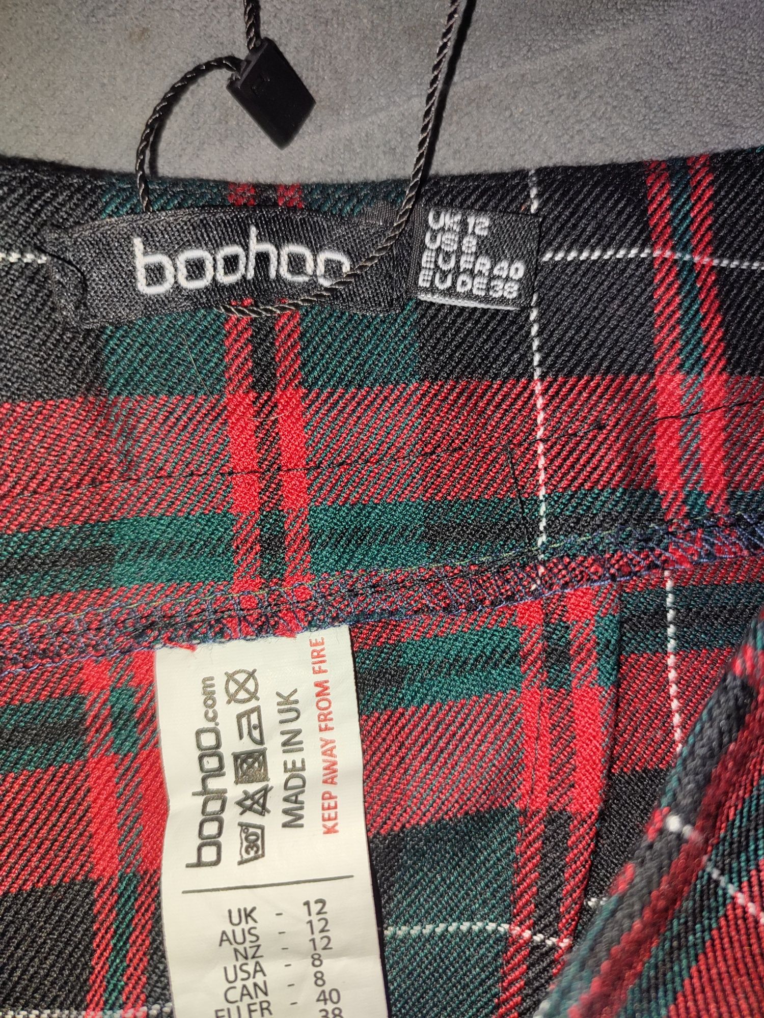 Nowe z metką spodnie 7/8 Boohoo roz M