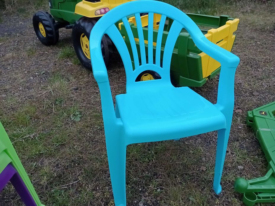Krzesełko dziecięce - 1 szt.