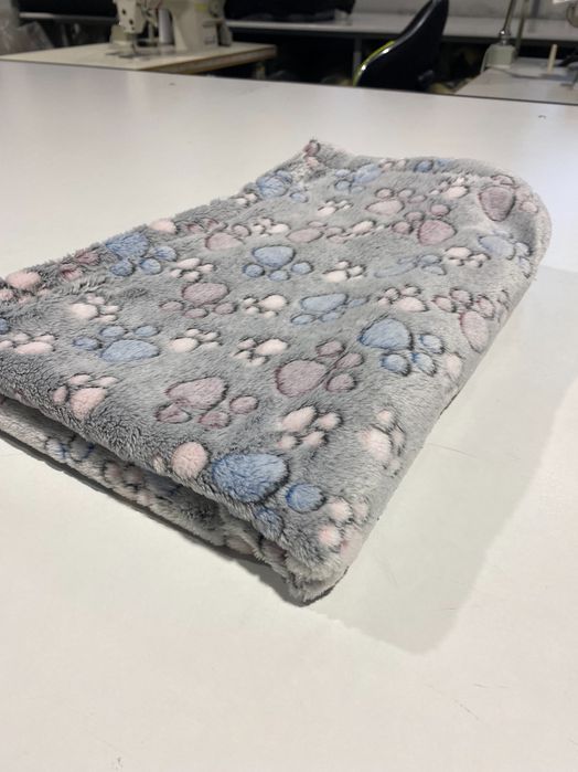 Koc Polarowy 100X70 Cm Łapy Ciemne