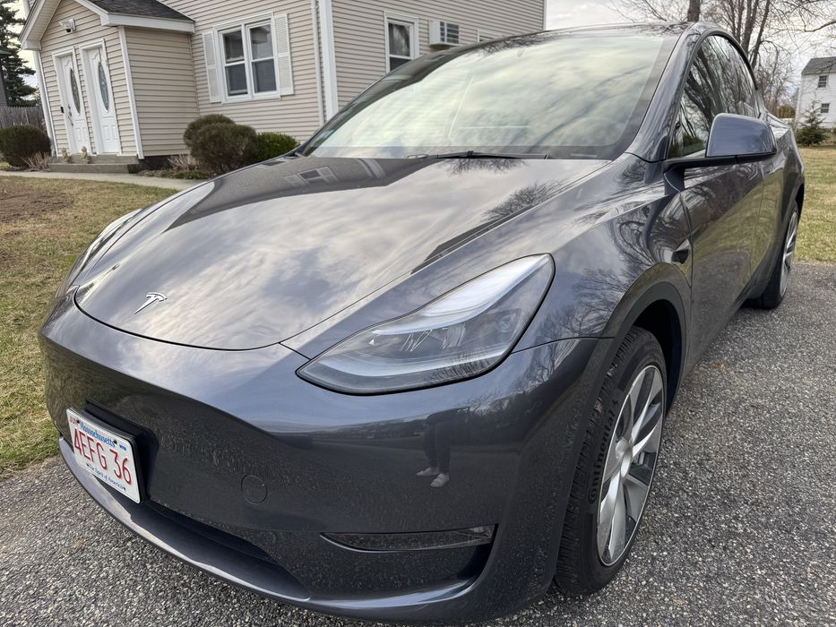 Автомобиль 2023 Tesla Model Y