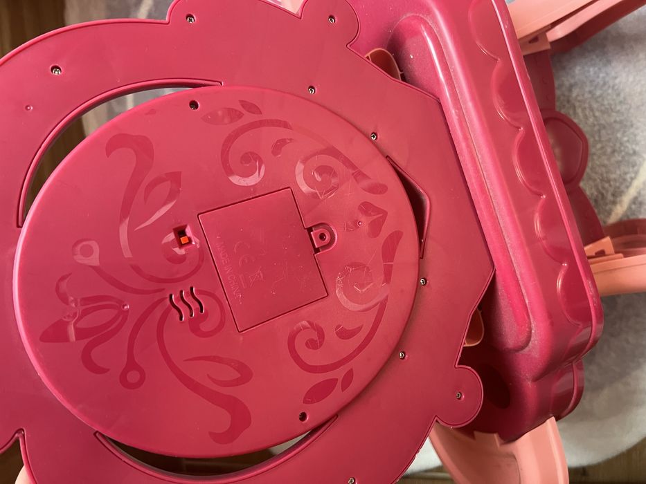 Туалетний столик для дівчинки