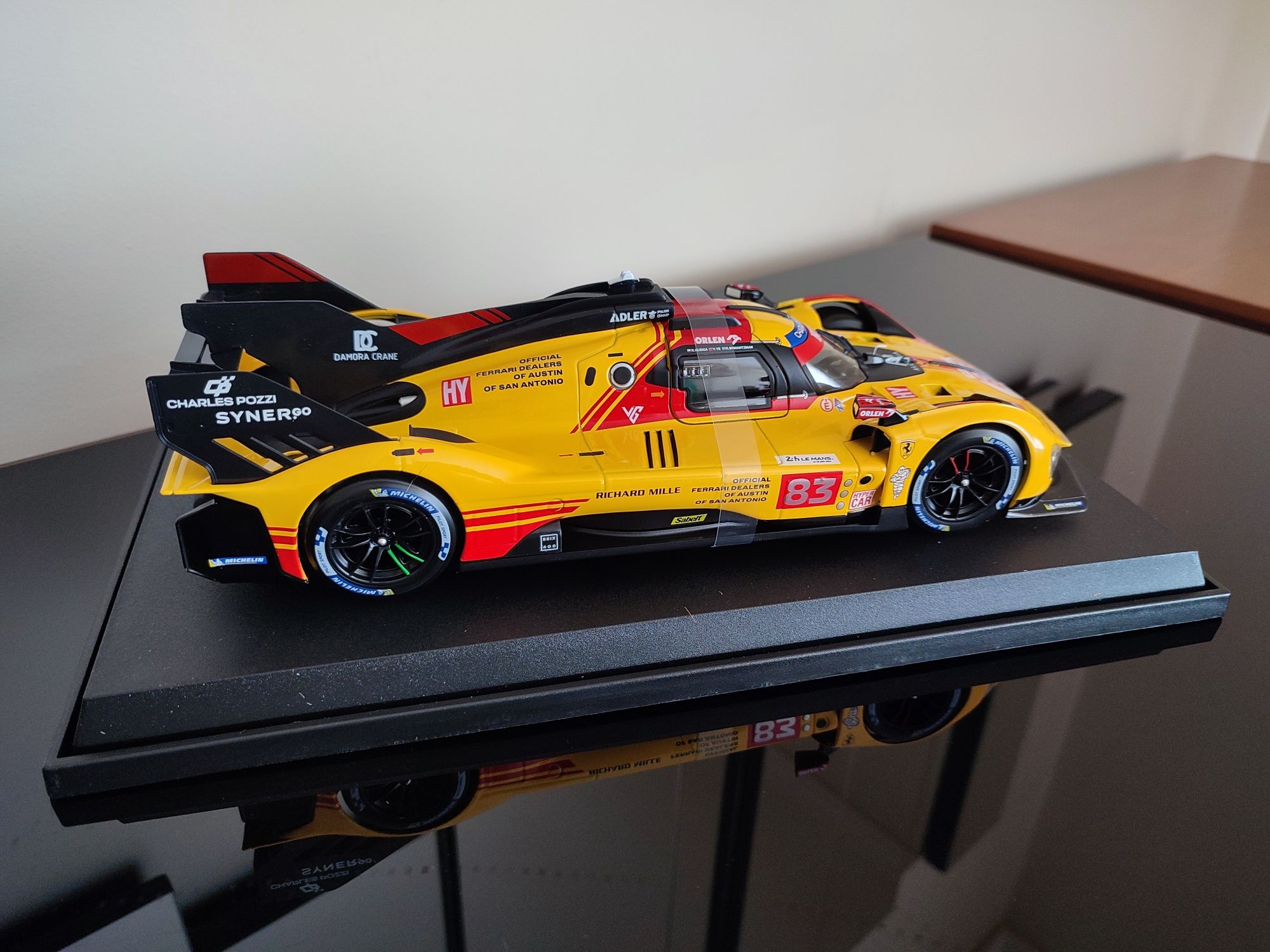 Ferrari 499P LeMans escala 1/18 Bburago NOVO