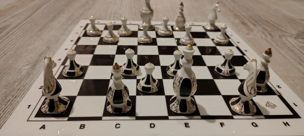 Szachownica i pionki Ćmielów